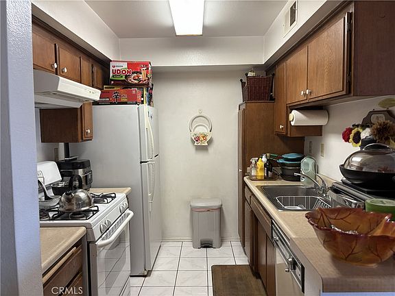 5th image of 200 S Reno St