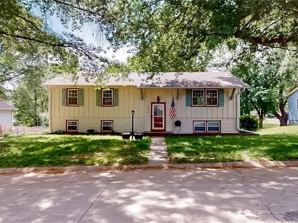 904 S 3rd Ter, Savannah, MO 64485