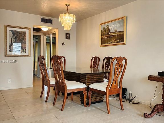 4th image of 4008 Oakridge Dr #4008-A