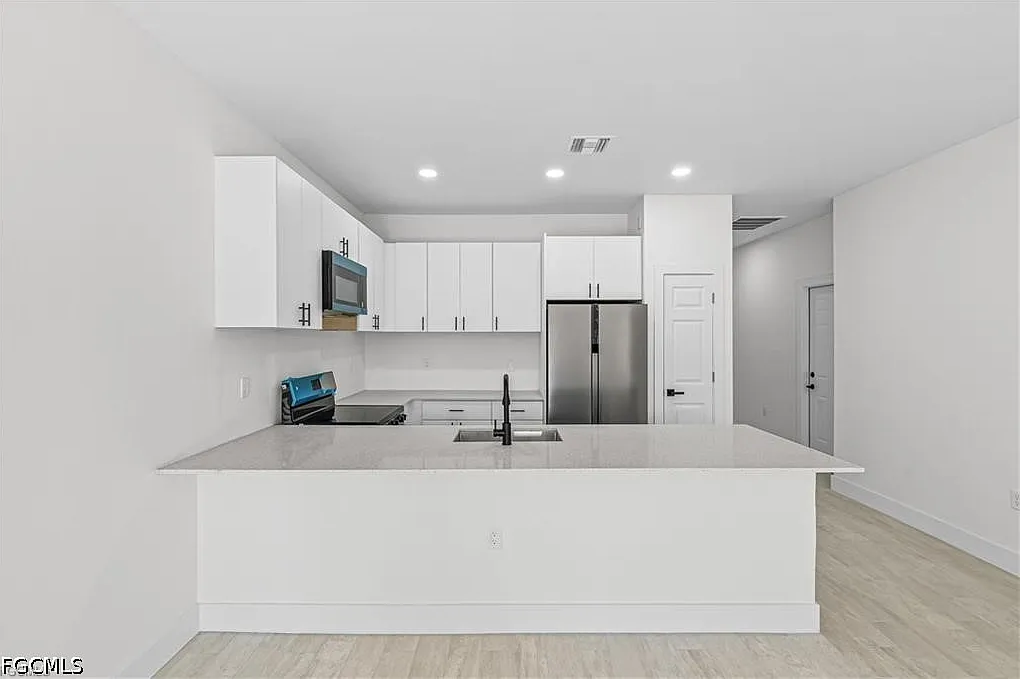 3 bed, 2.0 bath, 1175 sqft, $1,650 — Photo 3