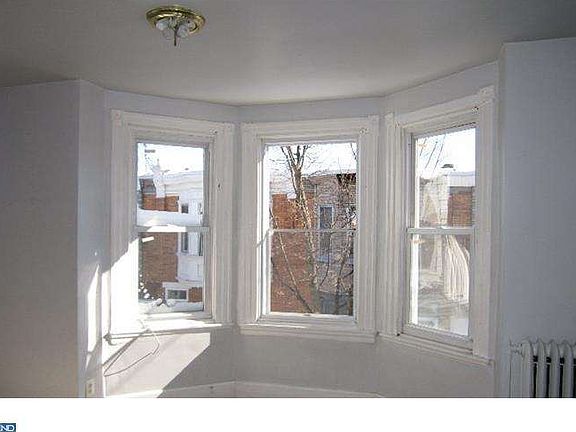 3rd image of 4016 N Darien St