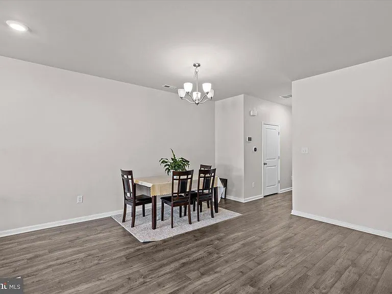 15 Morley Blvd — Photo 11
