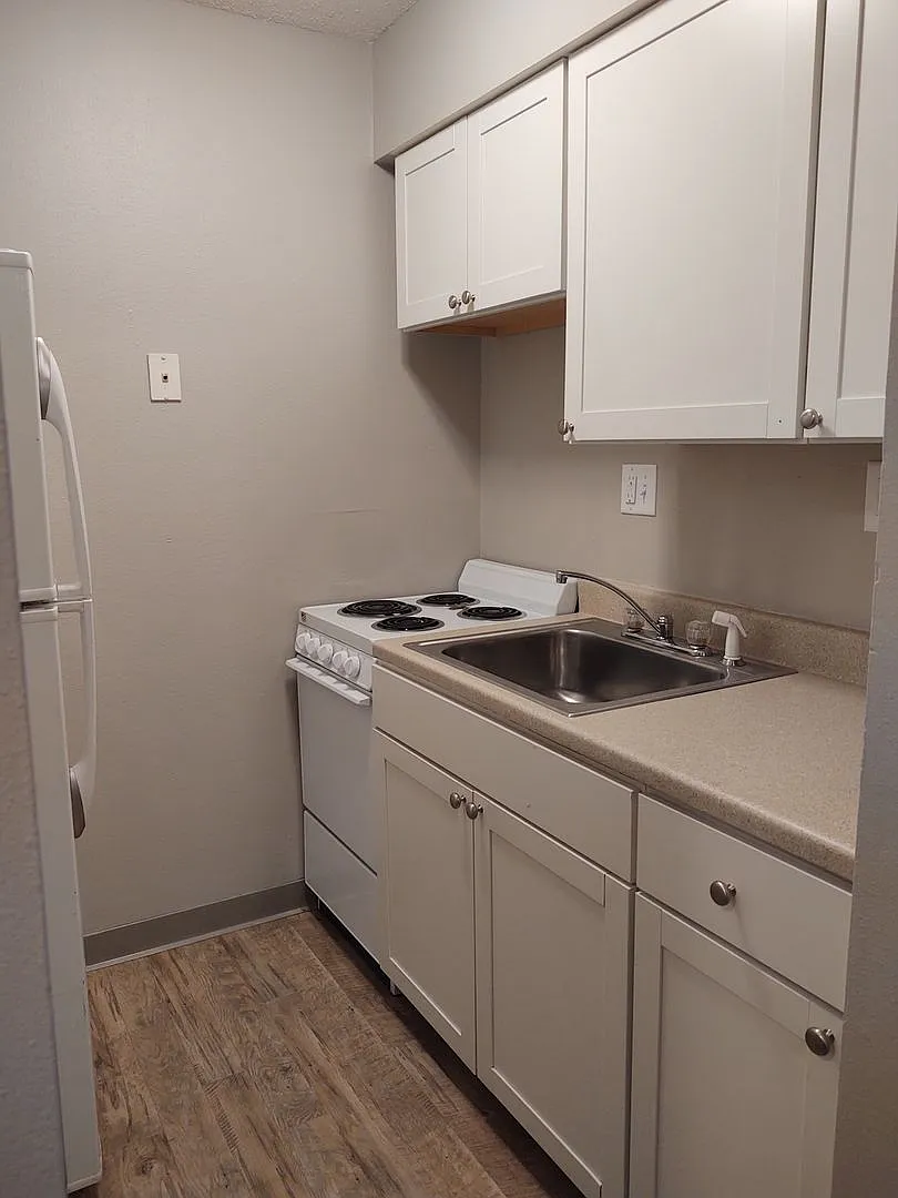1441 Capitol Ave — Photo 1