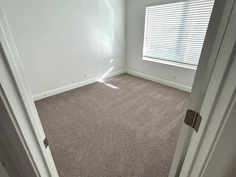 645 W Scarlet Hill Dr — Photo 17