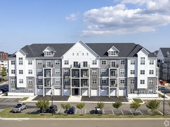 Fieldside Grande Apartments & Townhomes