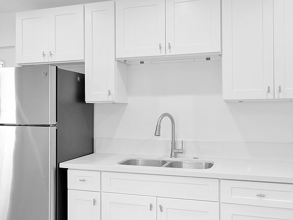3rd image of 309 N Catalina Ave #2
