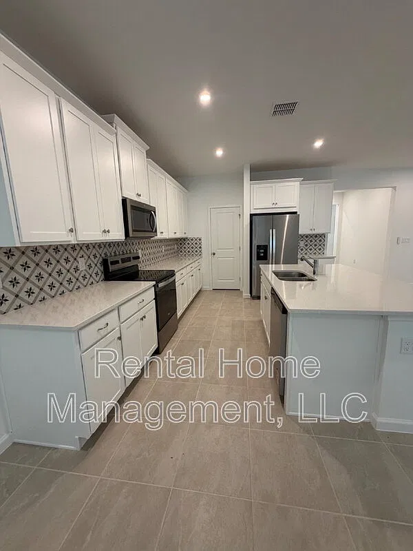 4 bed, 3.5 bath, 2419 sqft, $2,695 — Photo 3