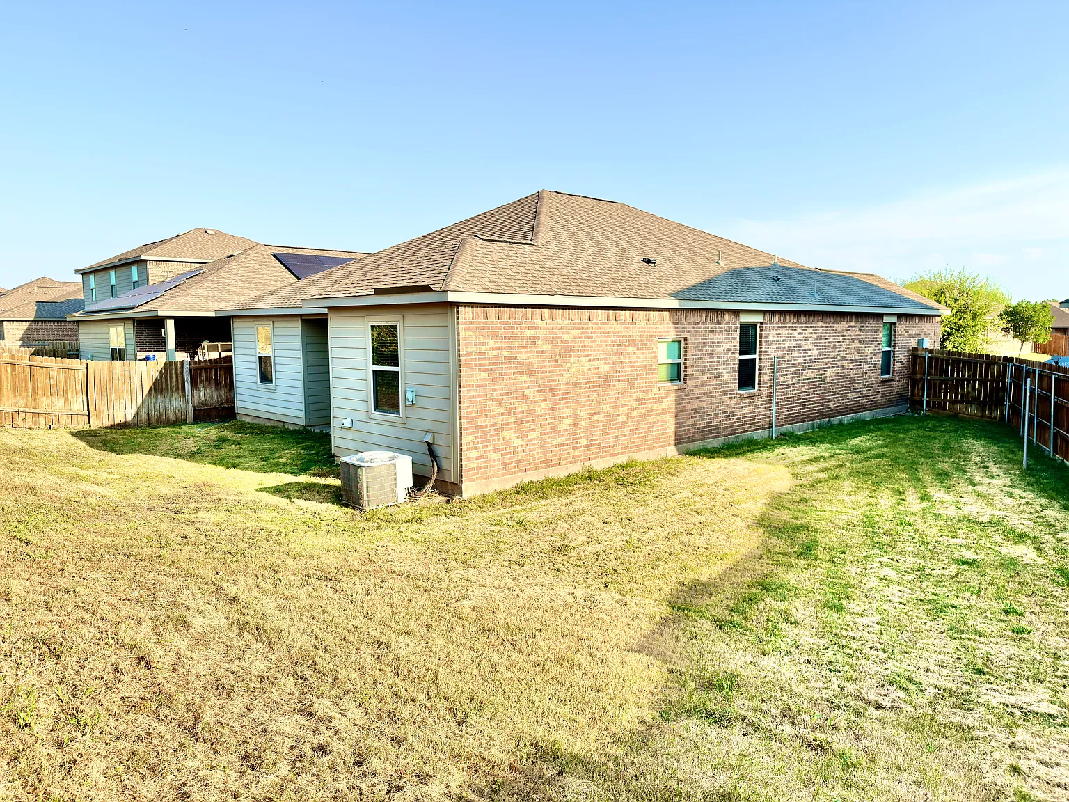 4 bed, 1656 sqft, $1,899 — Photo 2