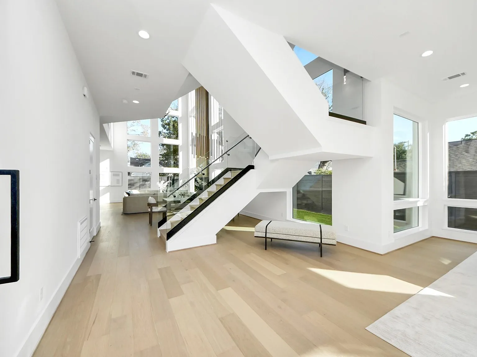 4 bed, 5.5 bath, 5505 sqft, $17,500 — Photo 3