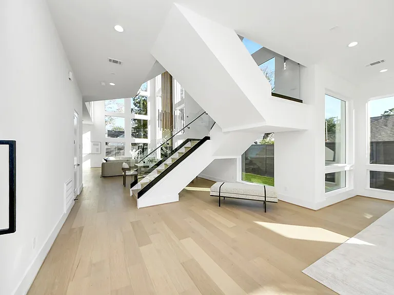 2232 Swift Blvd — Photo 3