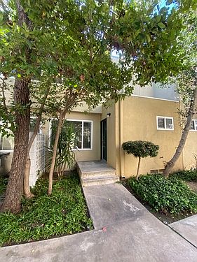 2nd image of 11138 Aqua Vista St APT 26