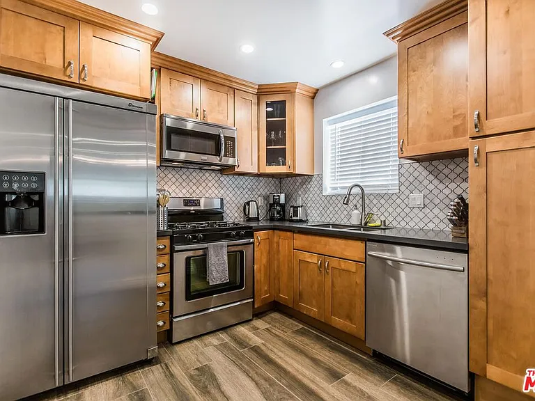 4407 Irvine Ave — Photo 3