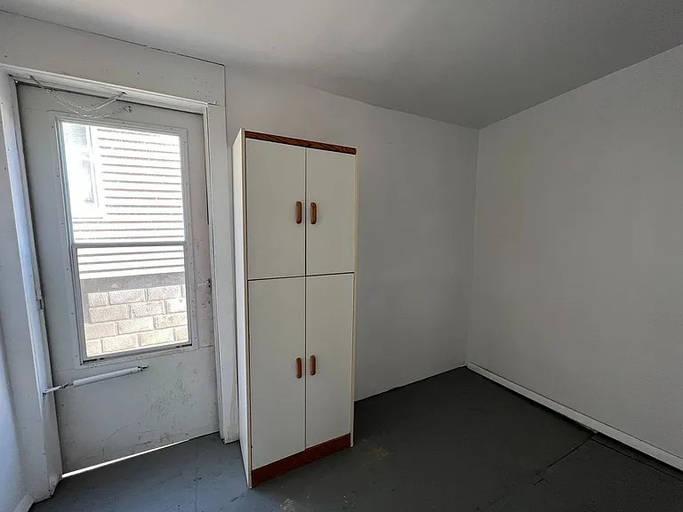 1611 Oak St — Photo 13