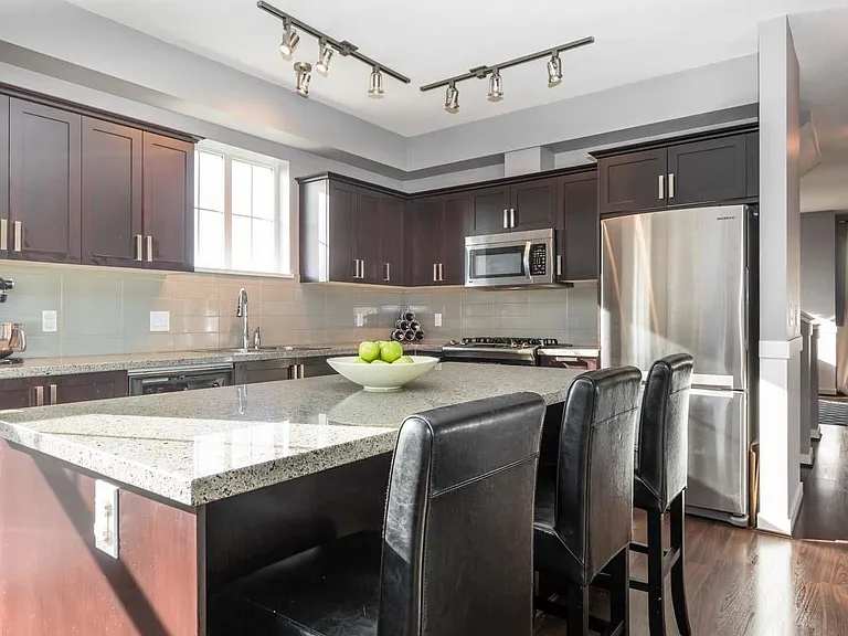 3355 Devonshire Ave — Photo 8