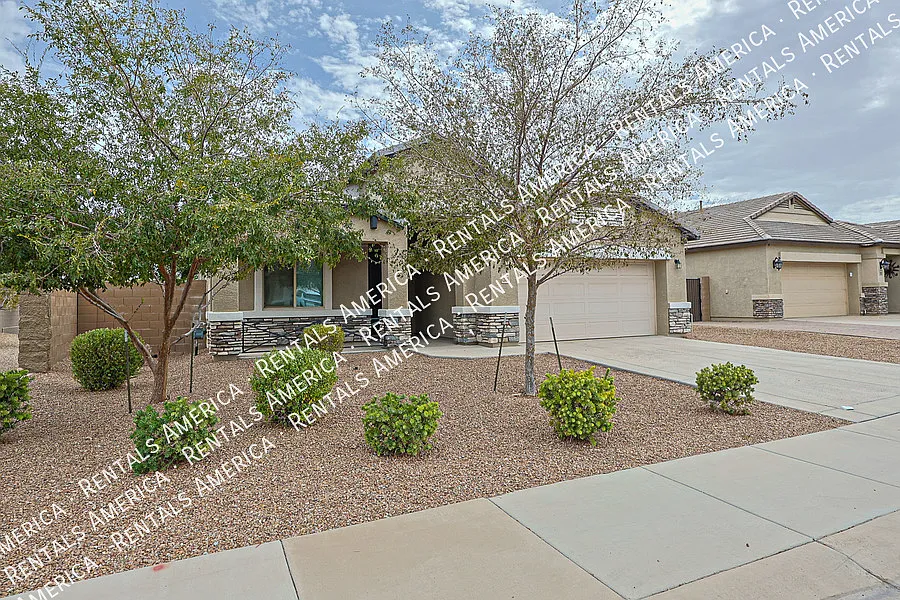 Beautiful 3 Bedroom Home! — Photo 3
