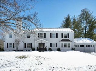 4 Whistler Rd, Manhasset, NY 11030