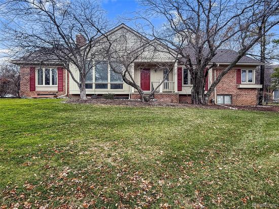 6953 Pebble Park Cir #68, West Bloomfield, MI 48322