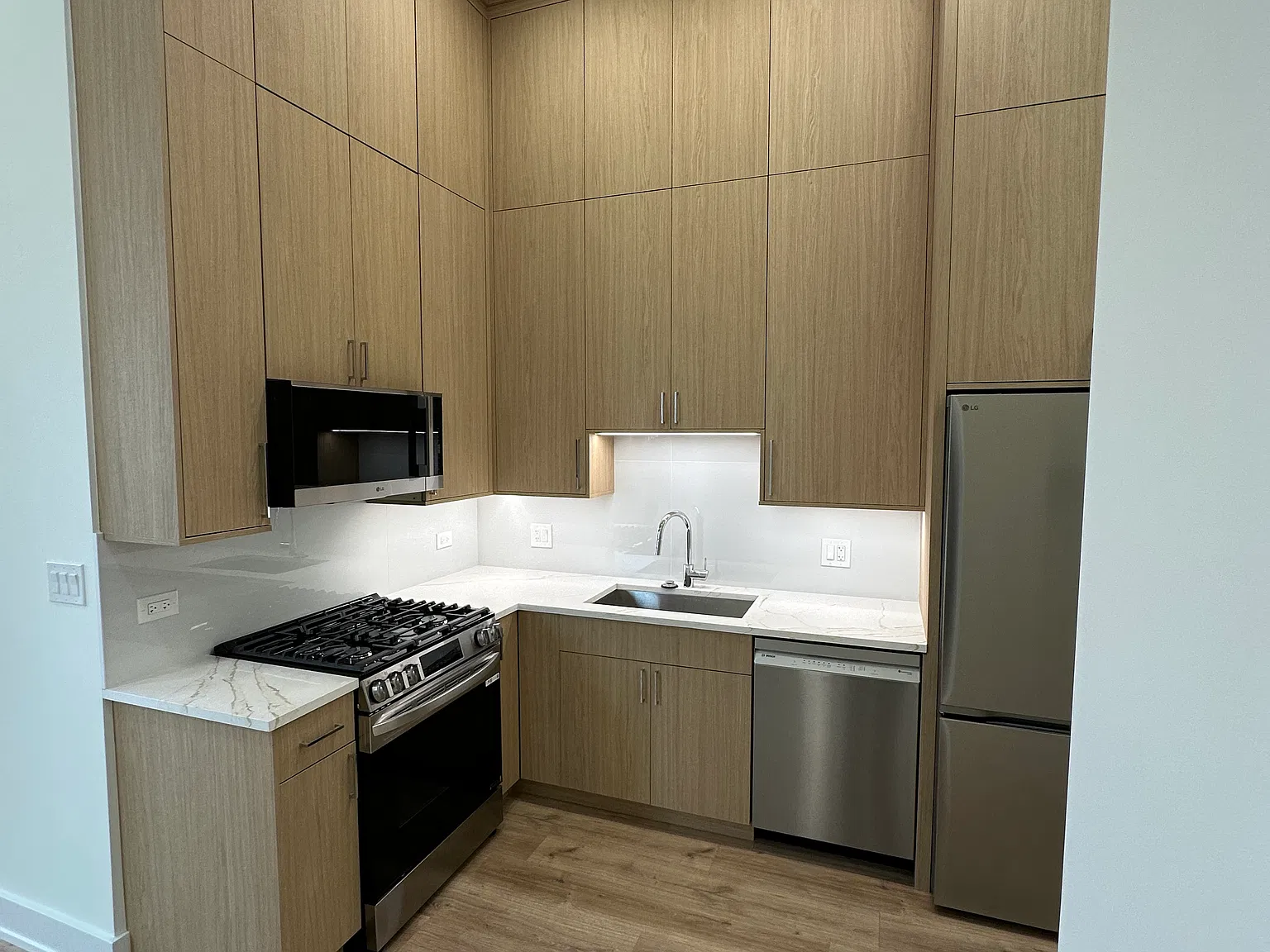 1 bed, 800 sqft, $2,150 — Photo 2