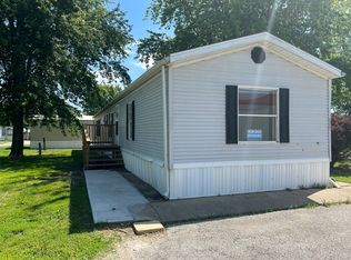 829 Nottinghame Ln, Jacksonville, IL 62650