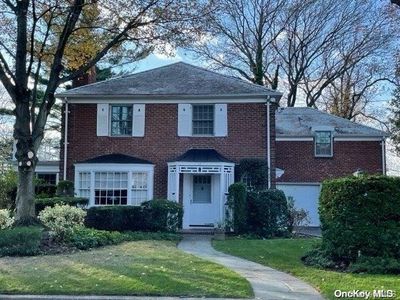 12 Surrey Lane, Great Neck, NY, 11023
