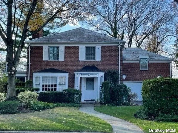 12 Surrey Lane, Great Neck, NY 11023