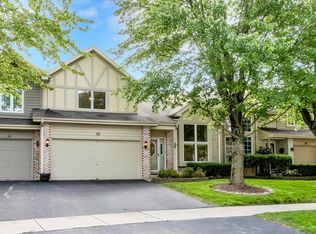 30 Townsend Cir, Naperville, IL 60565