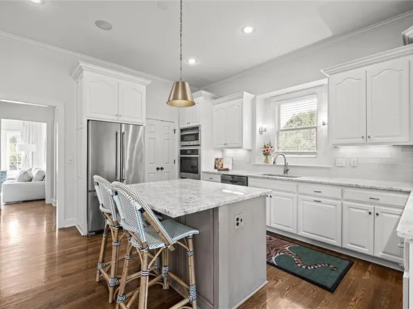 14504 Perry St, Overland Park, KS 66221