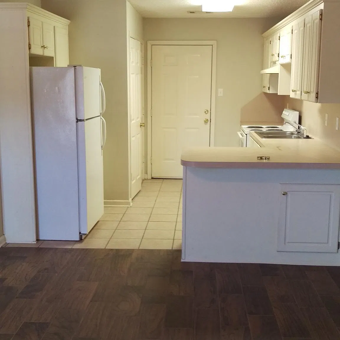 2 bed, 900 sqft, $800 — Photo 2