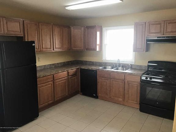 5th image of 179 Melville Ave
