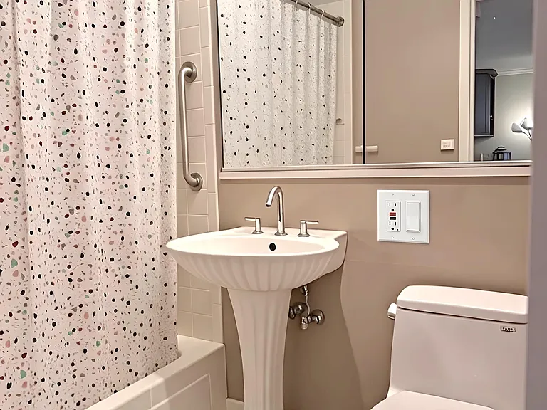 9 Hawthorne Pl #7J — Photo 8