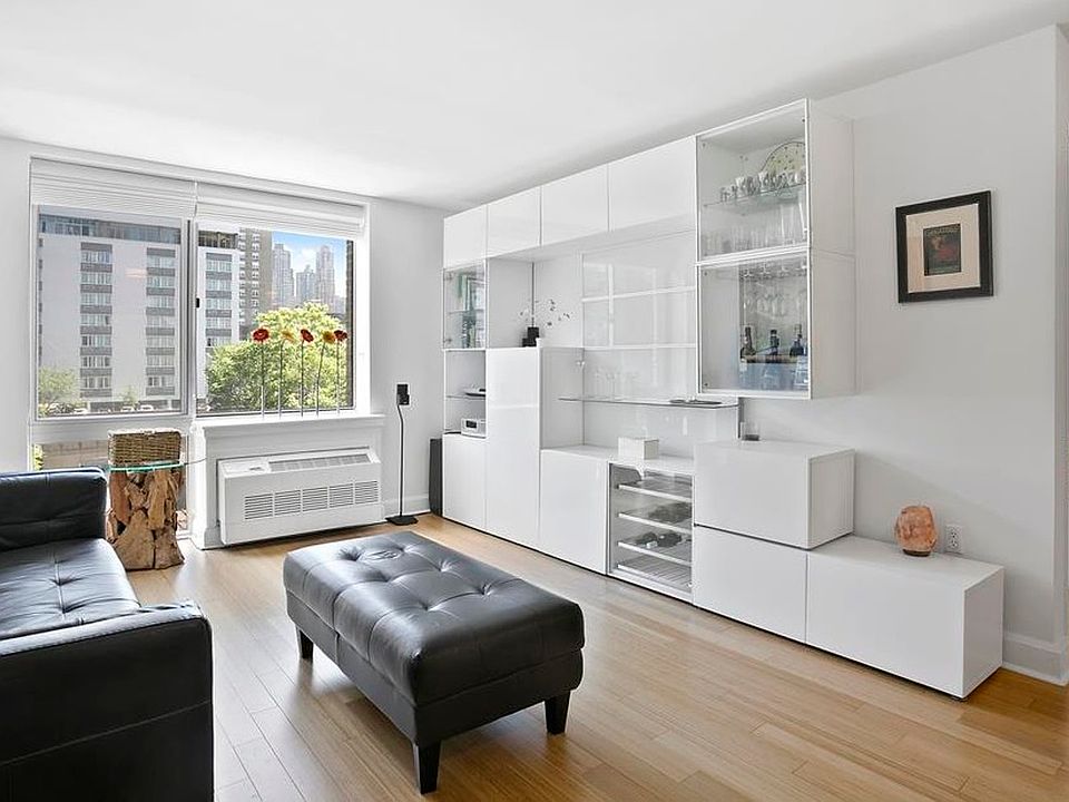 1st image of 505 W 47th St #4EN