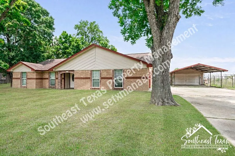 3 bed, 2.0 bath, 1946 sqft, $2,000 — Photo 2