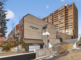 330 E 26th Ave SW #302, Calgary, AB T2S 2T3