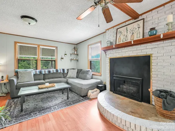 5444 State Highway 212, Marshall, NC 28753