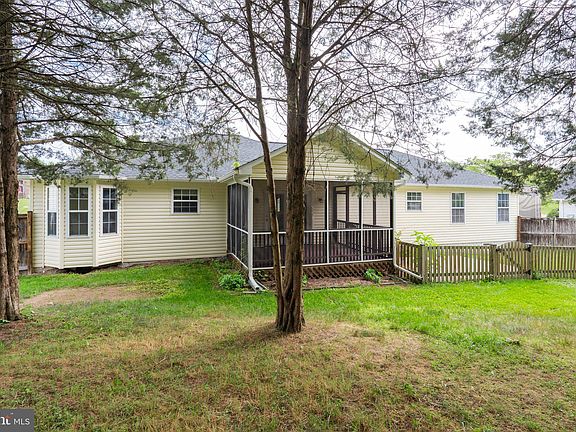 3rd image of 308 Senseny Glen Dr