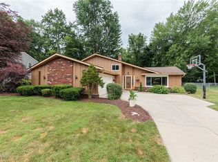 27645 Linwood Cir, North Olmsted, OH 44070