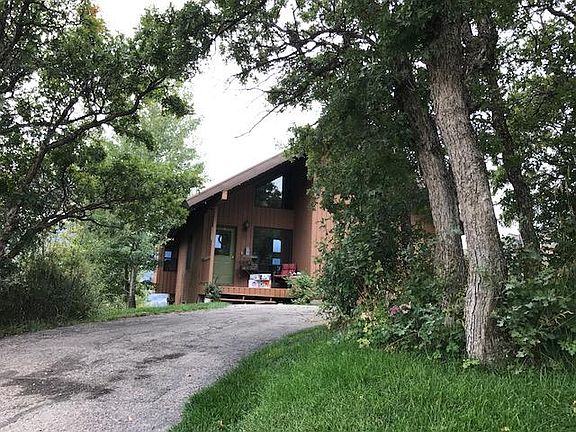 Circular driveway leading up to main entry