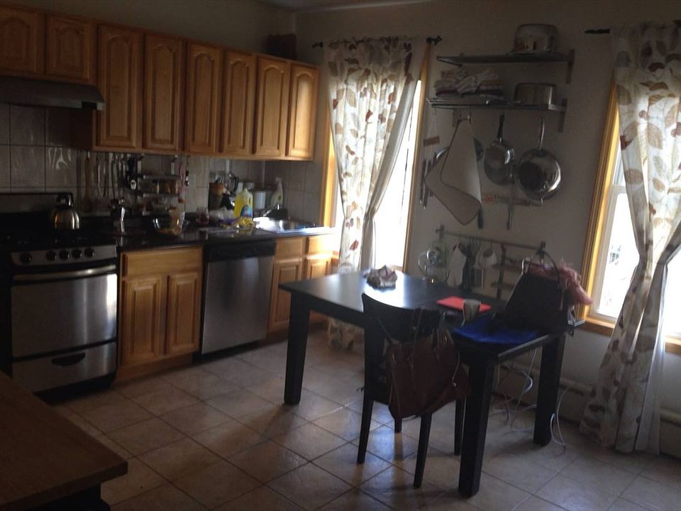 Nice kitchen with dishwasher