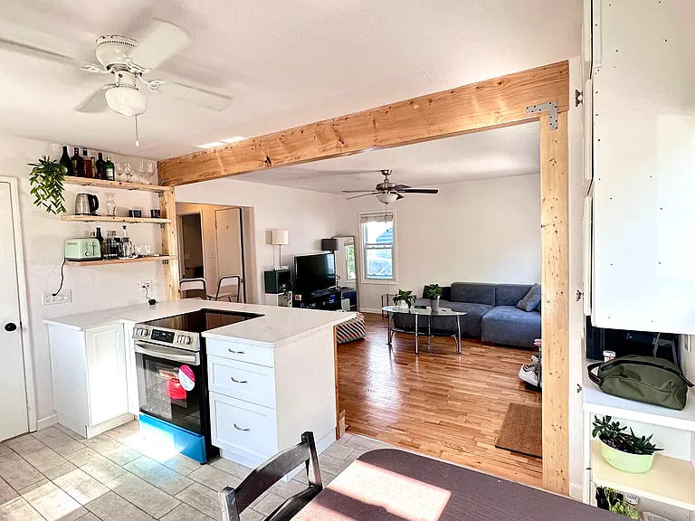 2404 Rowland Ave — Photo 7