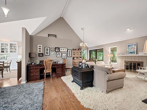 4th image of 1084 Larkspur Ln #1084