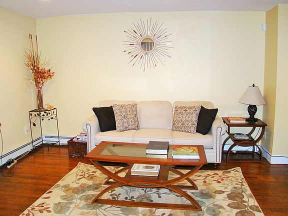 4th image of 217 Stuyvesant Ave