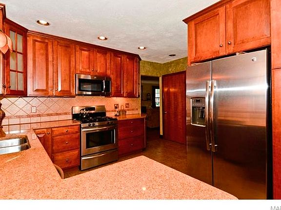 3rd image of 35 Oleander Dr
