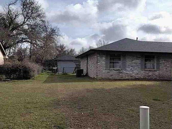 4th image of 1417 Pin Oak Dr