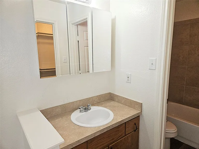 508 E Denton Dr — Photo 8