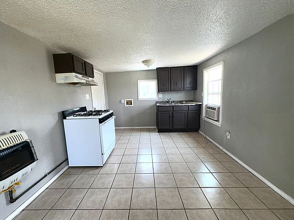 3rd image of 320 N Flint Ave
