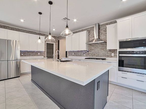 3rd image of 10937 Parsley Ave