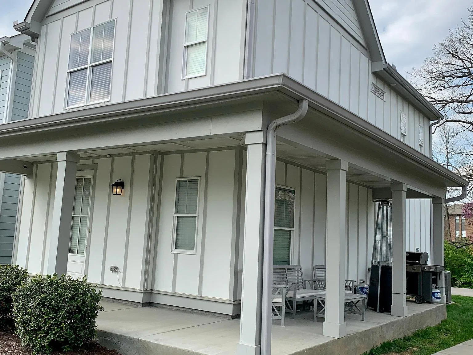 716 Cottage Park Dr — Photo 3