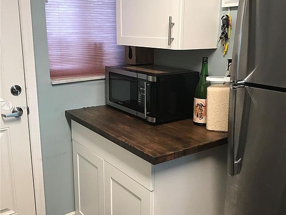 3rd image of 1140 NE 191st St #32