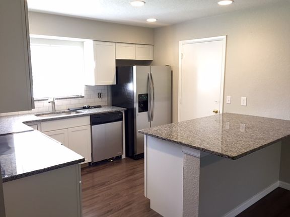 4th image of 4833 Gifford Blvd