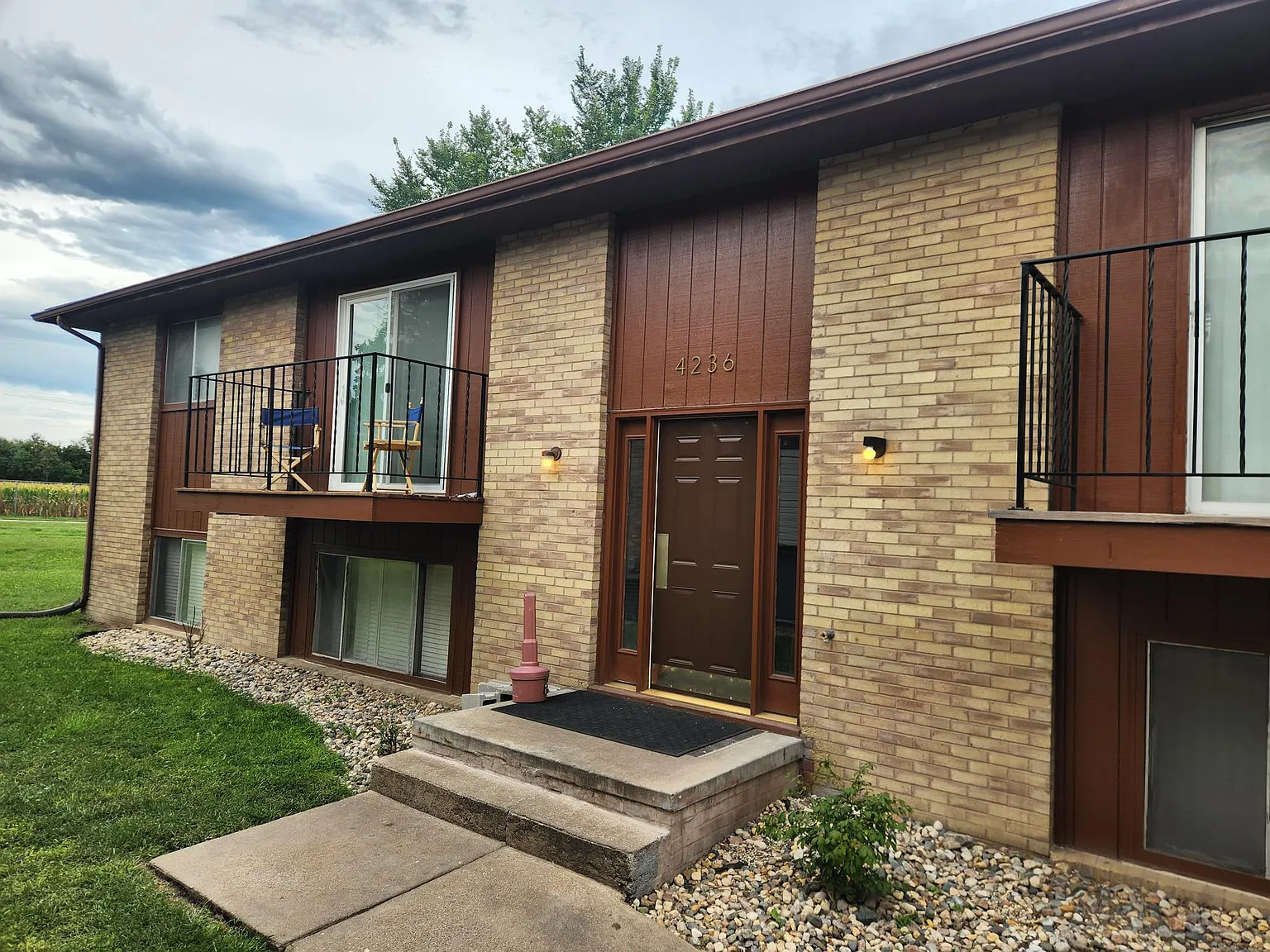 2 bed, 833 sqft, $870 — Photo 2